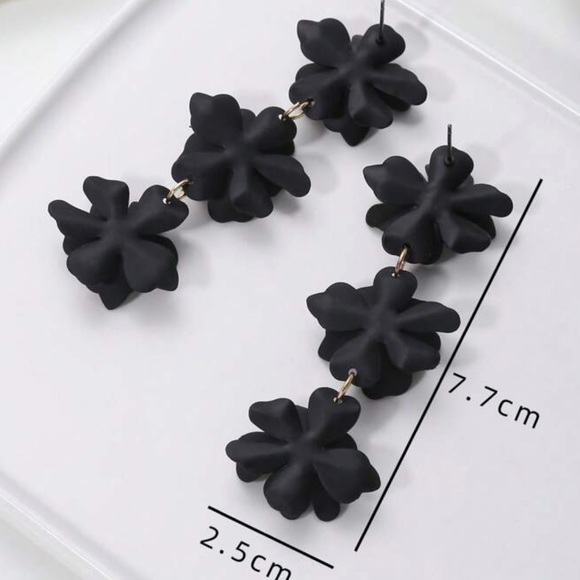Black flower drop earrings pierced metal alloy gold - Picture 2 of 7